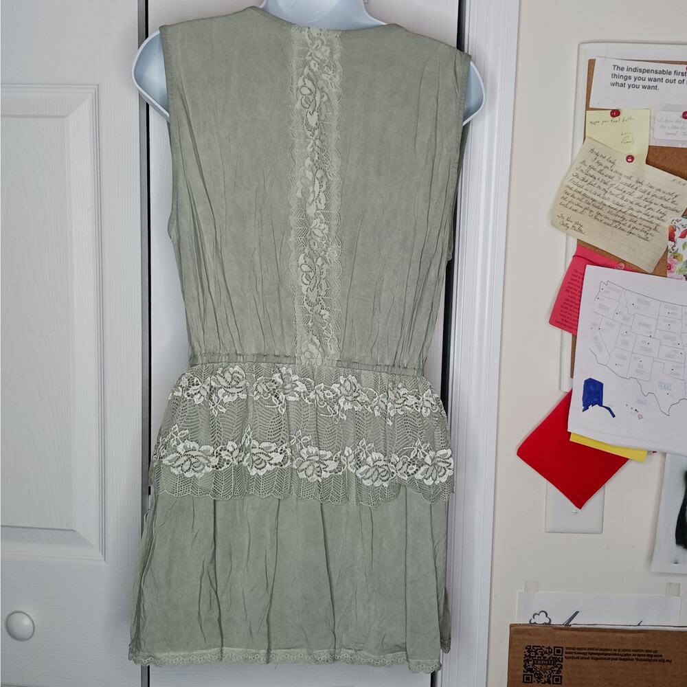 POL Desert Sage Lace V Neck Top NWT Size Large - Picture 9 of 13